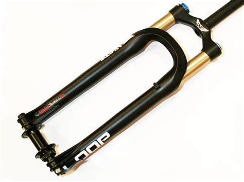White brothers' loop 140 is a stout, reliable and reasonably controlled fork for those who want something different from the herd in a wide range of options. 650B Palace: White Bros Loop 650B fork.