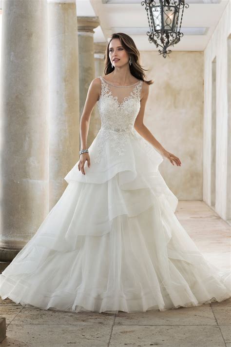 To find the wedding dress of your dreams, read reviews of bridal shops and visit the store in person to try on a few gowns. Gown Collection - Toronto Bridal Gown | Toronto Wedding Dress