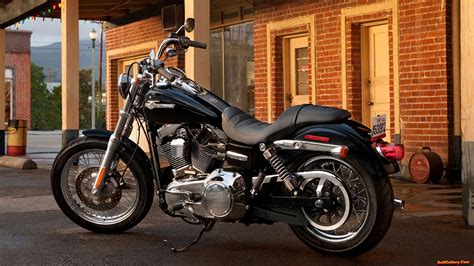 In this version sold from year 1998 , the dry weight is 271.0 kg (597.5 pounds). Harley Davidson Dyna Super Glide Custom 2013 Wallpapers ...