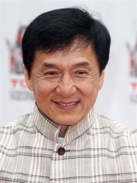 Его родители чарльз чан (1914—2. Jackie Chan : Su biografía - SensaCine.com.mx
