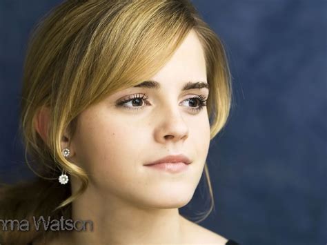 Emma Watson 007 1600x1200 Wallpaper Download