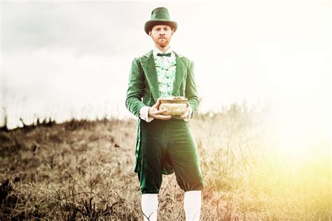 Available on the following languages: What Is a Leprechaun?