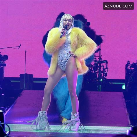 Miley Cyrus Showed Her Sexy Ass On Stage During Performance At The O2 Arena In London Aznude