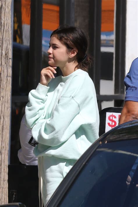 May 24 Selena Leaving Joans On Third In Studio City Ca Selena Gomez