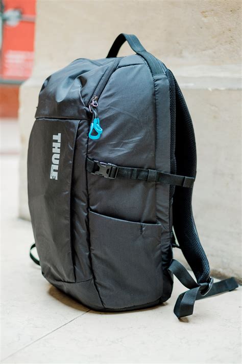 Stockez l'essentiel à portée de main avec ce sac à dos substrate de volcom. Test du sac à dos photo Thule Aspect DSLR