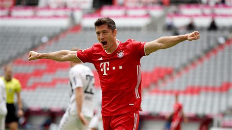 One year ago, the unthinkable happened, as robert lewandowski tore up the record books with five goals in nine minutes. Bayern München: Robert Lewandowski stellt neue Tor ...