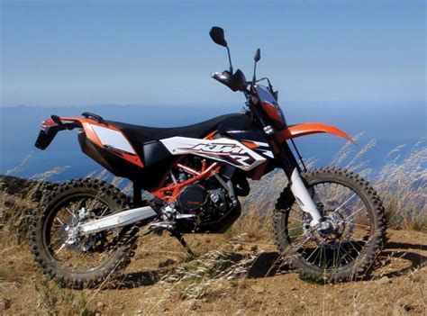 In 2009 ktm created the 690 enduro r, which is a single cylinder 654.00 ccm (39,71 cubic inches) beautiful motorcycle that we will now get to know over the next few lines motorbike specifications will provide you with a complete list of the available ktm 690 enduro r technical specifications. 2009 KTM 690 Enduro R - Moto.ZombDrive.COM