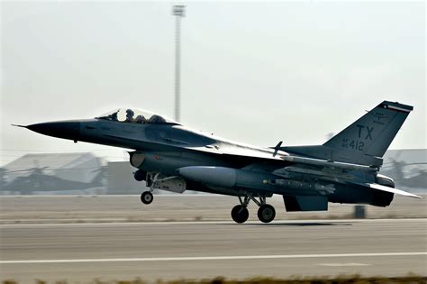 Bagram Runway Reopens First F 16s Arrive Us Air Forces Central