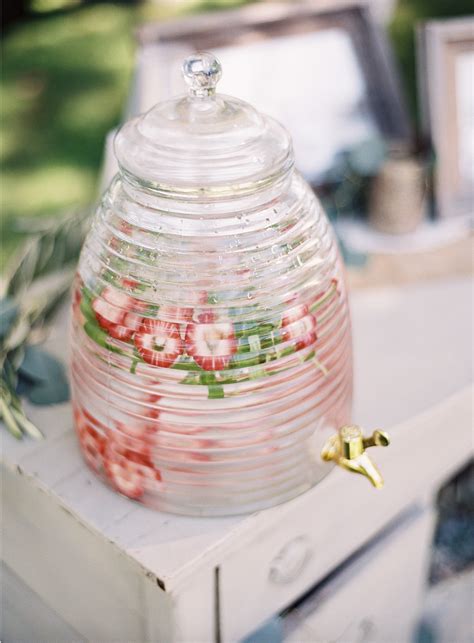 20 Ways To Throw The Prettiest Spring Bridal Shower Martha Stewart Weddings