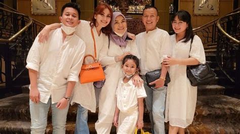 We did not find results for: Ayu Ting Ting Berikan Kado Rumah Rp2,5 Miliar untuk Sang ...
