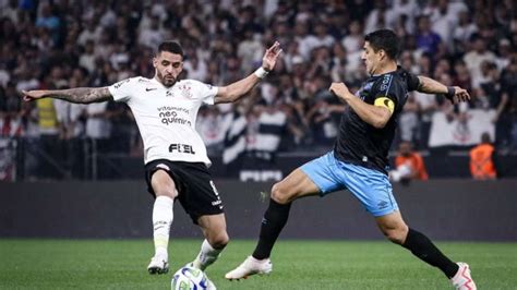 Grêmio sofre dá muito mole mas arranca empate contra o Corinthians em