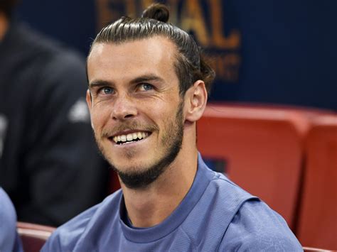 Jose Mourinho Jokes With Real Madrids Gareth Bale About Bringing Him