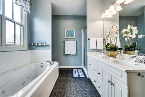 10 Blue Master Bathroom Ideas