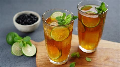 Bahan alami untuk detox selanjutnya adalah dengan mengkonsumsi air 'infused' lemon, pada pagi hari. Cara Membuat Jus Lemon Madu Enak dan Banyak Manfaatnya