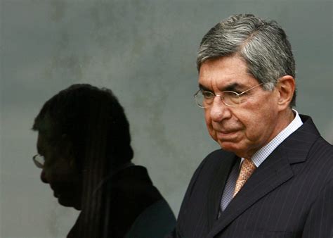 Andrés felipe arias obtiene permiso para trabajar mientras está en la cárcel. Así hablan los medios del caso de abuso del expresidente ...