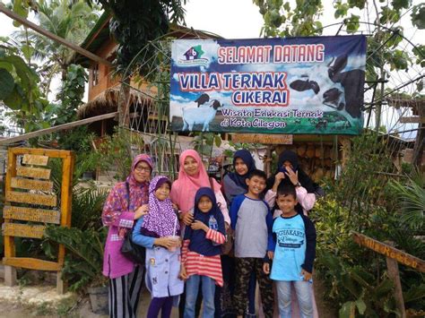 Yang menarik, bukan hewannya yang dimasukkan ke dalam kandang, tetapi pengunjung yang masuk ke tempat wisata di puncak yang satu ini sangatlah cocok dikunjungi oleh rombongan besar, keluarga. Yuk Wisata Edukasi di Villa Ternak Cikerai, Ada Sarana ...