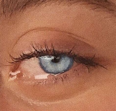 𝐾𝐼𝑇𝑇𝑌𝐶𝐿𝑈𝑆𝐸 🕊 Blue Eyes Aesthetic Crying Aesthetic