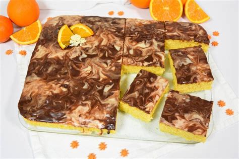Orangenkuchen Vom Blech Mit Kakao Zucker Glasur Fluffiger Kuchen Mit Vollem Geschmack Von