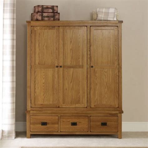 Lemari merupakan salah satu perabot furniture jepara yang banyak digemari oleh para konsumen mebel saat ini. Jual Lemari Baju 3 Pintu Minimalis Jati Harga Ter-Murah ...