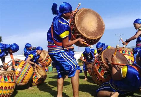 Alat musik ritmis merupakan alat musik yang tak bernada bahkan tidak memiliki tangga nada, karena itu alat musik ritmis digunakan sebagai pengatur tempo. 10 Contoh Alat Musik Ritmis - Tambah Pinter