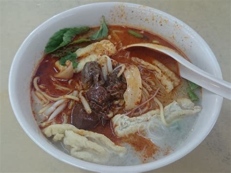 Thanks to the penang white curry instant noodle craze back then, most of us have had our eyes (and tongue) opened to the wonderful delicacy of penang curry. KYspeaks | KY eats - Penang Curry Mee at Mayiang Jaya Cafe ...