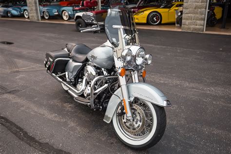 The 2012 my harley davidson flhrc road king classic mainly addresses that category of riders who want a compromise between a classic, american cruiser look and a machine that offers higher levels of comfort and storage space, suitable for extended trips, even across country. 2011 Harley Davidson Road King | Fast Lane Classic Cars