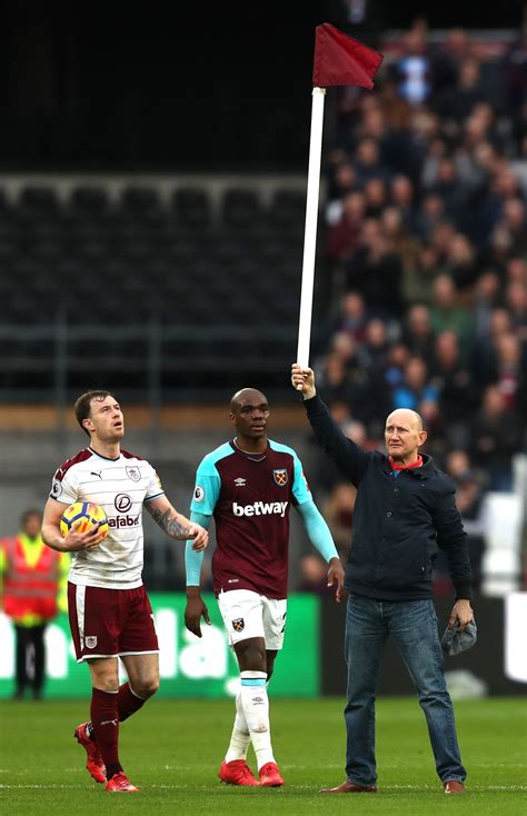 Here you will find exciting information about. Photos of West Ham fans and players clashing on Sir Bobby ...