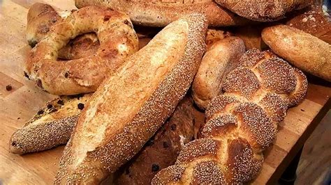 100 Year Old Bakery Brings Italian Bread To Bronx Youtube