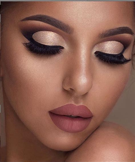 15 Simple Flawless Silver Eye Makeup For Prom Prom Eye Makeup Silver Eye Makeup Eyeshadow Makeup