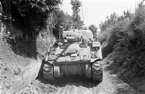 Ww2 Wwii Photo World War Two Us Army M4 Sherman Tanks In Action Italy