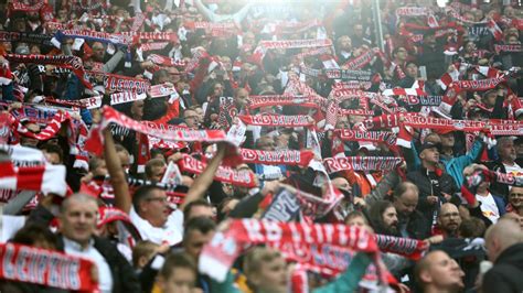 Hier finden sie weblinks zur information über das coronavirus in sachsen, über die deutschlandweite entwicklung, über corona und den asb, über empfehlungen des asb und über die möglichkeit. Corona: Sachsen erlaubt Bundesliga mit Publikum - Dresden ...