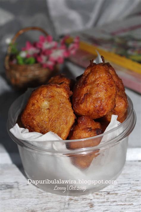 Masukkan garam dan gula, aduk rata lalu masukkan kelapa parut. Dapur Ibu Lala Wira: Godok Pisang