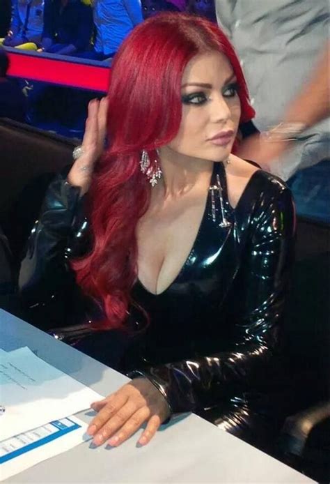 Pin By Marcel On Hayfa Haifa Wehbe Dance Fashion Dyed Red Hair