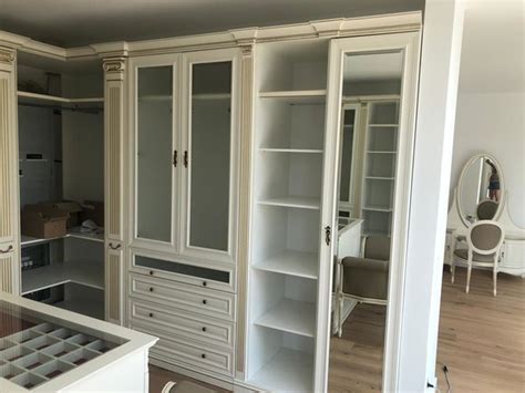 Konfiguriere mit unserem 3d schrank konfigurator deinen schrank nach maß. Begehbarer Kleiderschrank Schrank XXL mit Insel Wand ...