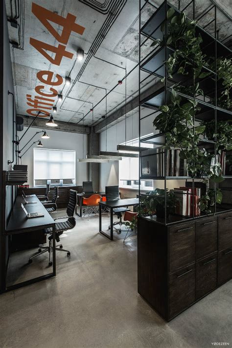 There are key design elements that make industrial style decor unique so if you're wanting to bring a bit of the industrial look into your home, you'll want to focus on the unique industrial decor elements i have for you. Offices with an industrial interior design touch