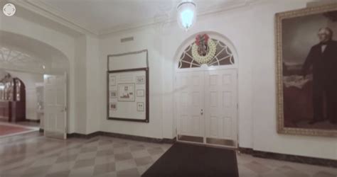 Check Out This 360 Degree Holiday Tour Of The White House On Youtube