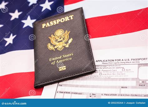 Formulario Para Solicitar Un Nuevo Pasaporte Americano Foto De Archivo