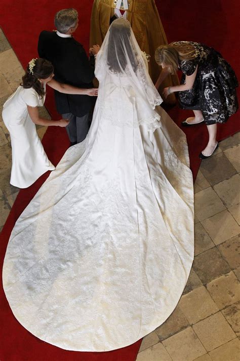 Back in 2011, there were rumours that kate middleton had never planned to wear a tiara on her wedding day. 10 Things You Didn't Know About Kate Middleton's Wedding Dress - Sarah Burton Designs the Royal Gown