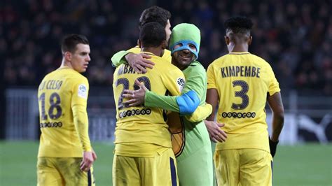 Psg players deal with pitch invaders dressed as ninja turtles in honour of kylian mpabbe's cowabunga! PSG's Kylian Mbappe embraced by pitch invaders dressed as Ninja Turtles