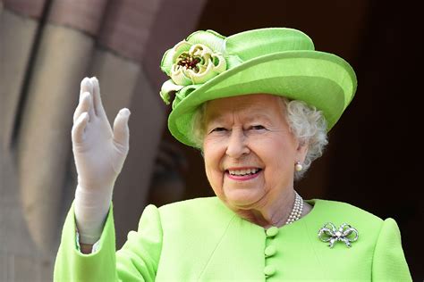 Queen Elizabeth Returns to London from Balmoral & Her Scotland Holiday 