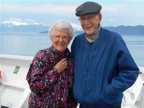 Mientras pasaba por la última fase de su recuperación. O segredo das 5 Zonas Azuis do planeta onde a Morte demora ...