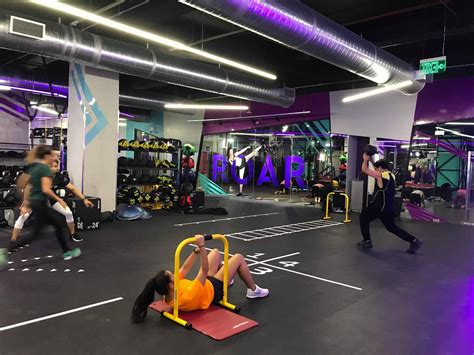 Specialize in fitness centre, personal trainer and gym. Circuit training and trampolines: Celebrity Fitness offers ...