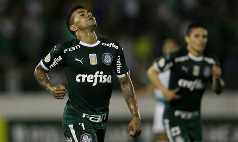 Verdão briga no topo da tabela do brasileirão apesar dos problemas. Com dois gols de Gabriel Veron, Palmeiras goleia Goiás em ...