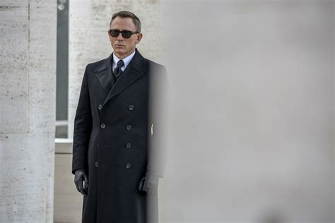 Daniel craig is set to appear for the last time as james bond in no time to die. Spectre - Daniel Craig stars as James Bond - blackfilm.com ...