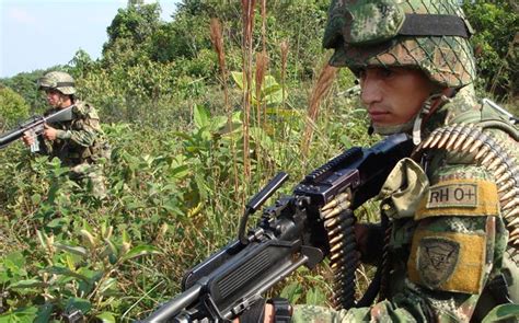 El ejército colombiano se salta las leyes en materia de servicio militar y reclutamiento, y fuerza a decenas jóvenes a incorporarse a las filas. Venezuela dice que Ejército colombiano recluta venezolanos ...
