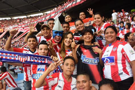 El clásico y la pelea por los tres puntos, entre el equipo paisa y el costeño, se vivió con intensidad. La Reina Valeria asistirá al partido Junior vs. Nacional a ...