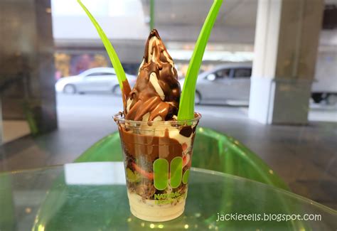 Their frozen yogurt only comes with one original flavor and many choices of toppings in different serving sizes. #JACKIEATS | How do you say Llaollao? A Frozen Yogurt in ...