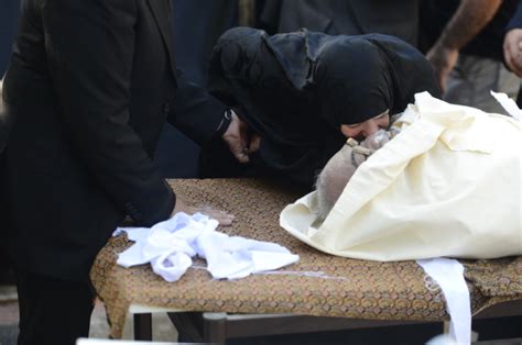 تصاویر کمتر دیده شده ای از مراسم تشییع جنازه حضرت امام خمینی ره در سال68
