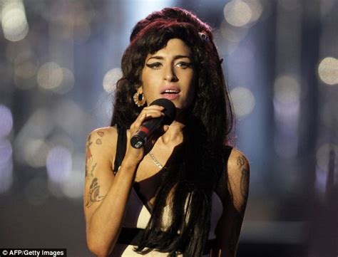 Dominique persoone begon zijn carrière in hotelschool ter groene poorte in brugge, waar hij een koksopleiding volgde. Amy Winehouse's face is to appear on a new range of ...