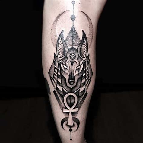 Tatuajes de anubis tatuajes egipcios pequeños el dios anubis es el dios de la muerte, y es un hombre con cabeza de perro negro, o. 💀 75 increíbles ideas de tatuajes de Anubis 💀 TatuajesWeb.info